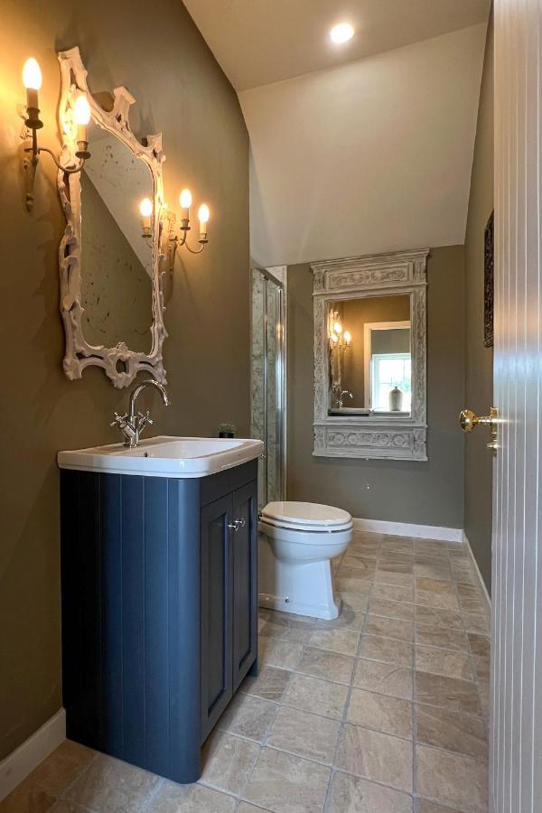 Converted Victorian Coach House With Hot Tub Stewartstown エクステリア 写真