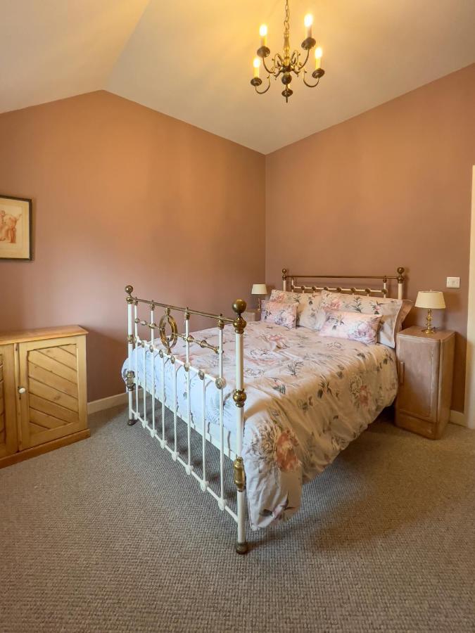 Converted Victorian Coach House With Hot Tub Stewartstown エクステリア 写真