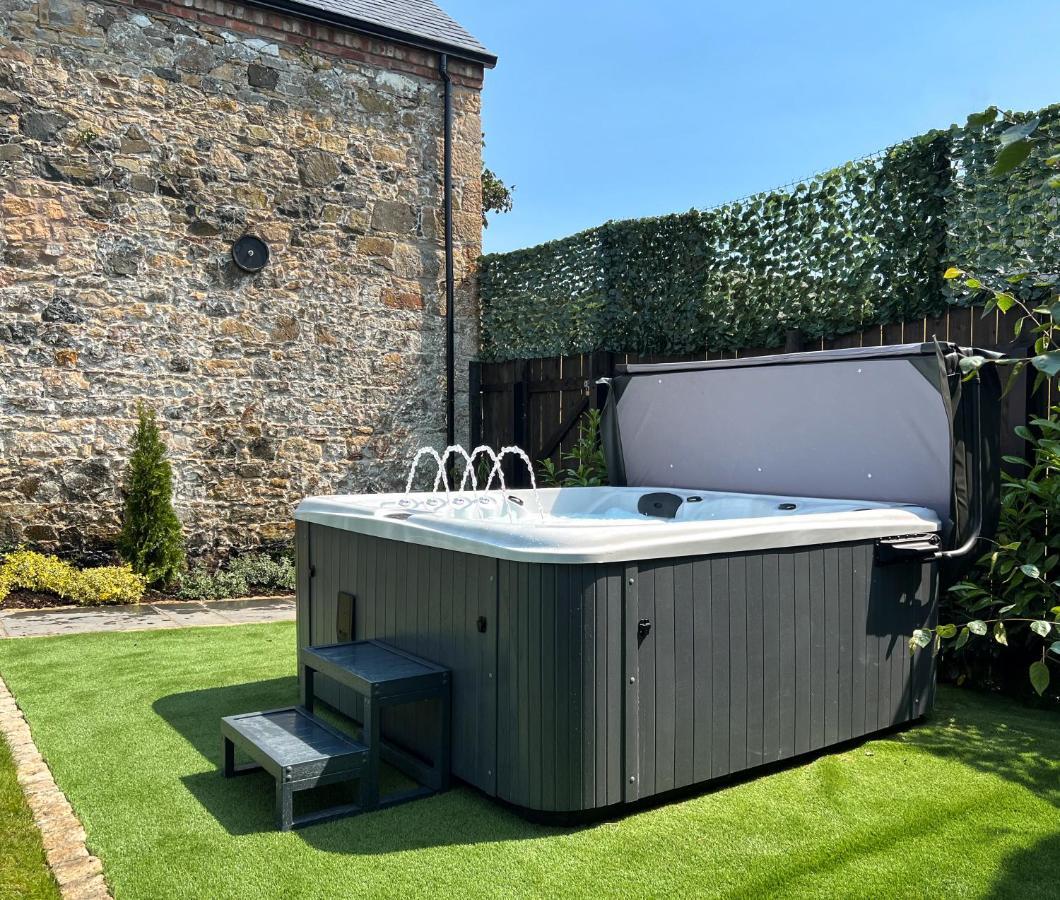 Converted Victorian Coach House With Hot Tub Stewartstown エクステリア 写真